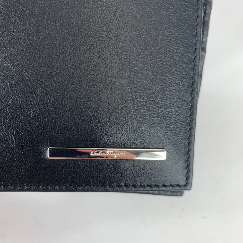 Salvatore Ferragamo Bi-fold Wallet in Black NEW IN BOX - Picture 3 of 7